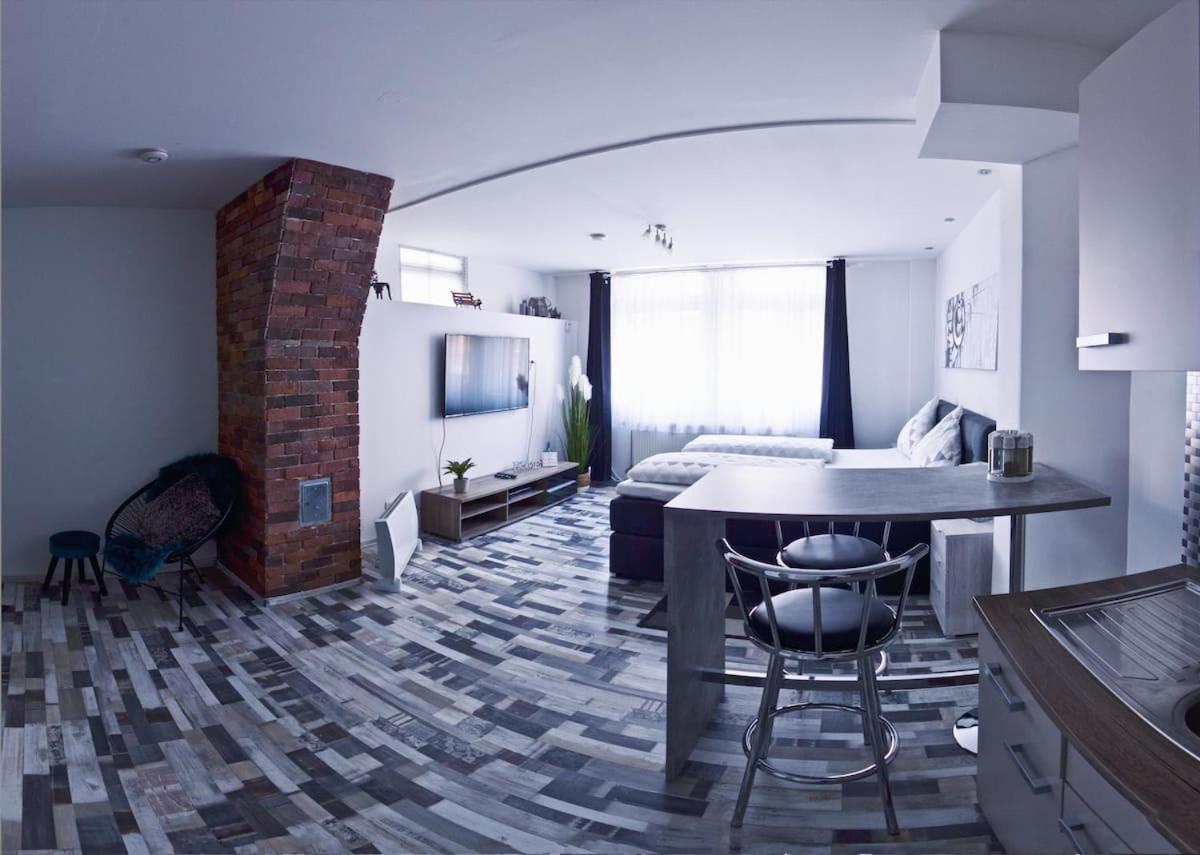 Moderne Wohnung Schwarzwald - In Bester Lage Direkt Am Fluss Bad Wildbad Dış mekan fotoğraf